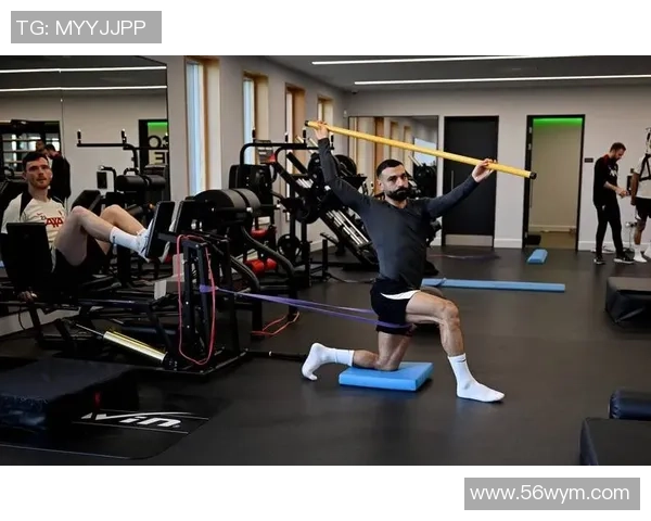 足球明星如何通过自律塑造职业生涯和个人形象的成功之路